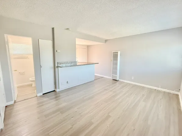 360 N Tustin St APT 12, Orange, CA 92867