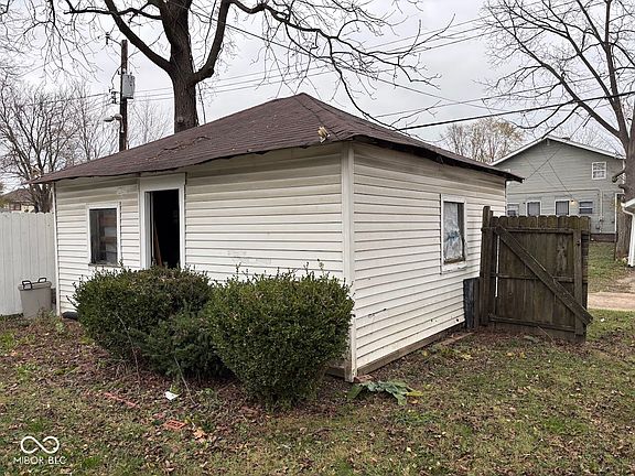 5th image of 915 N Parker Ave