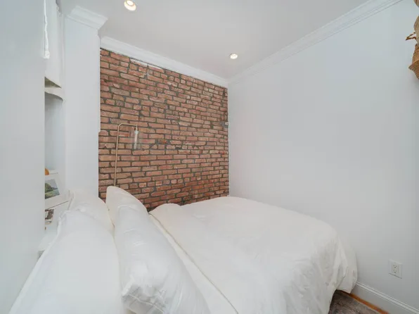 410 East 64th Street image 10 of 12