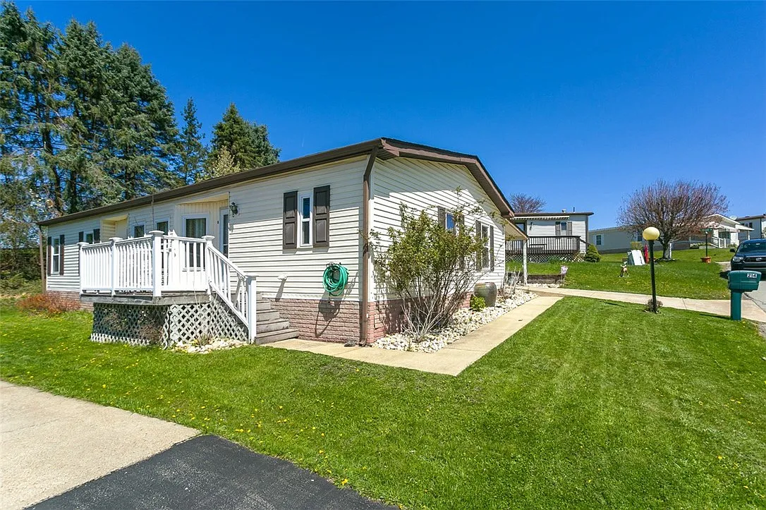 214 Meadow Ln photo 1