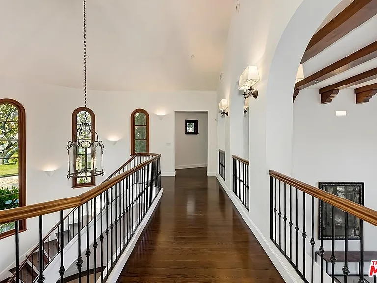 2134 La Mesa Dr — Photo 24