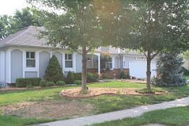 2nd image of 411 NE Corsicana St