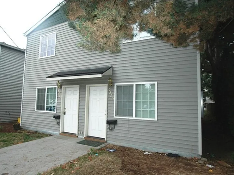 9833 N Lombard St — Photo 1