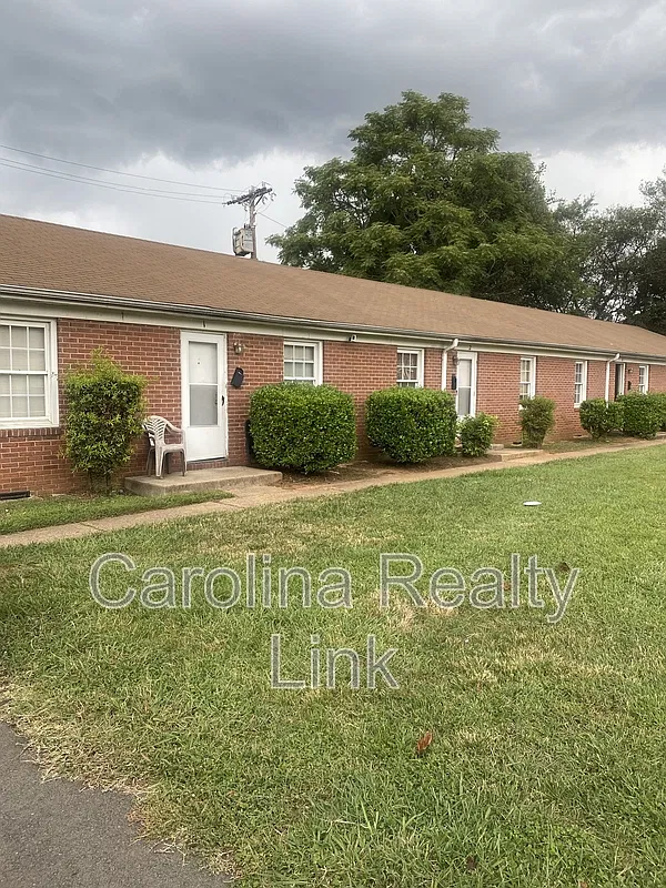 2 bed, 1.0 bath, 729 sqft, $1,250 — Photo 1