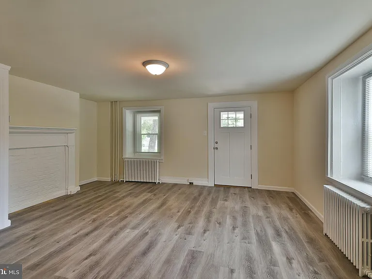 422 Willow Grove Ave — Photo 7