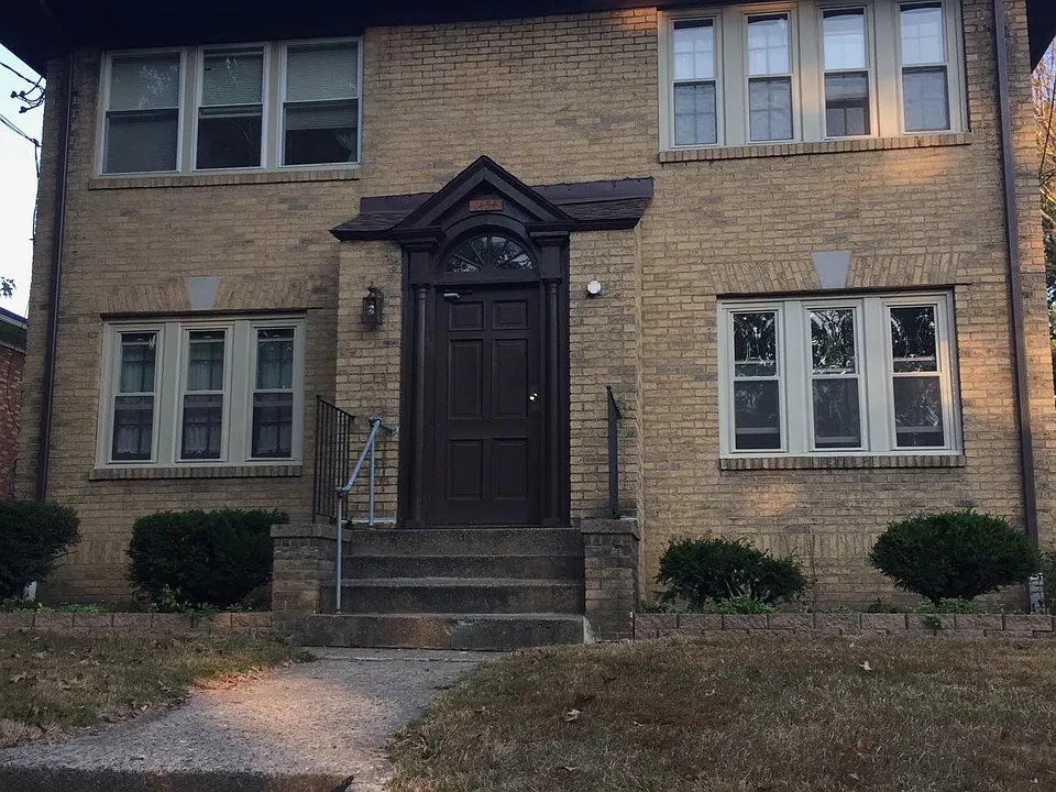 1494 Front St #2