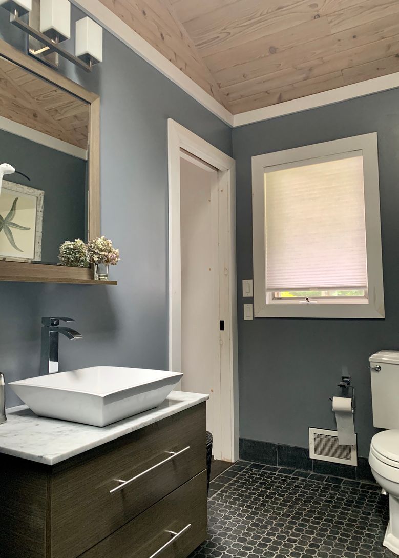  Primary ensuite bathroom
