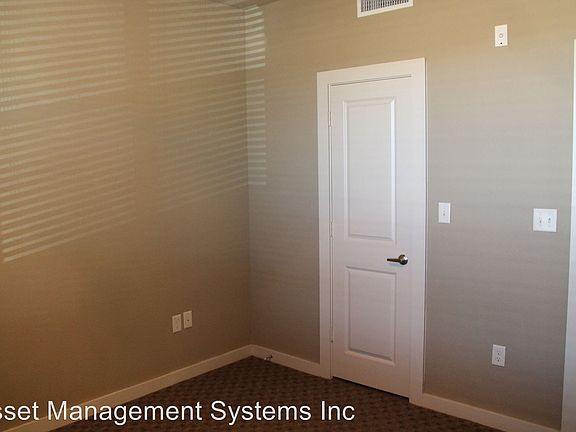 5th image of 210 E Sycamore St APT 204