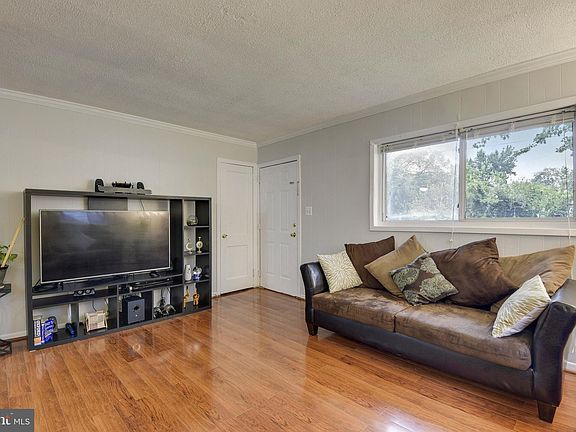 3rd image of 2813 E Lee Ave