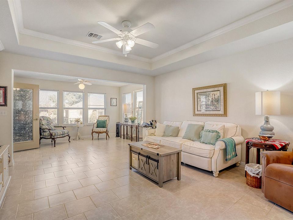 1st image of 217 Comal Ln