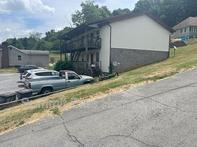 2nd image of 3953 Kent St #2
