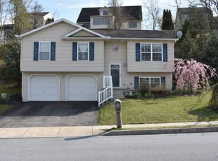 43 Sweet Arrow Dr, Hummelstown, PA 17036