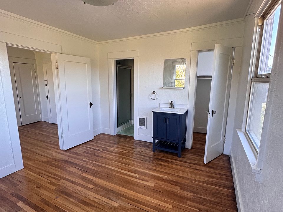 1st image of 12 Oak St