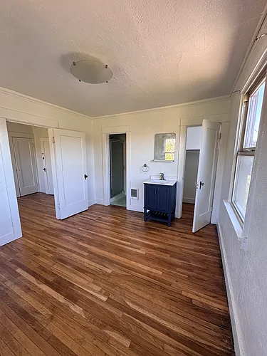 12 Oak St Photo 1