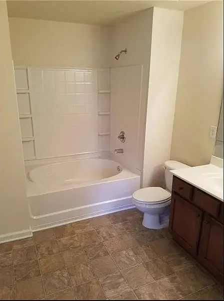 4 bed, 3.5 bath, 1796 sqft, $2,305 — Photo 3