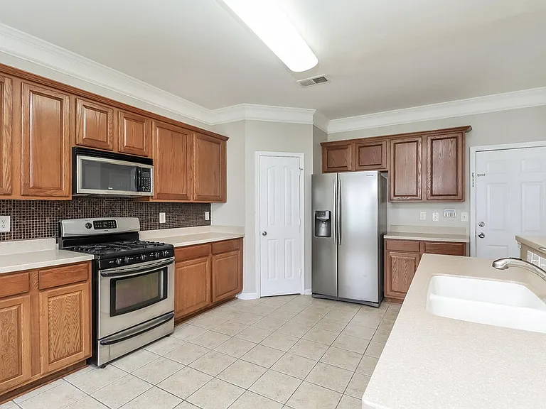620 Wrayhill Dr — Photo 8