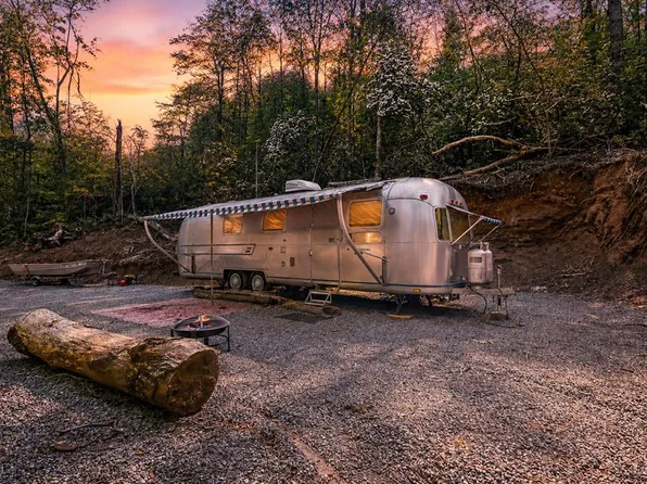 1472 Nugget Ln, Ellijay, GA 30540