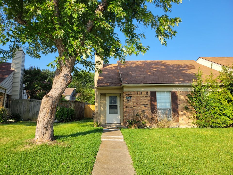 1st image of 833 Colchester Dr