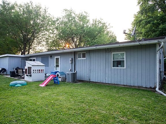5th image of 2113 W Surrey Dr