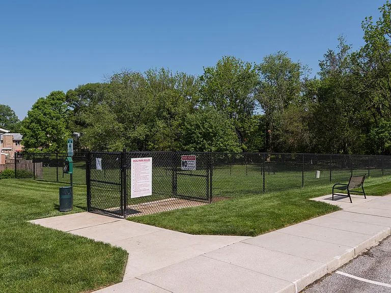 Hampton Manor Apartments & Townhomes — Photo 16