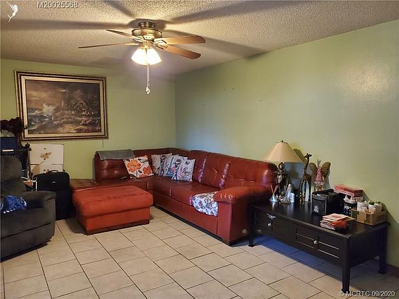 5th image of 1402 SE Excaliber Ln #B