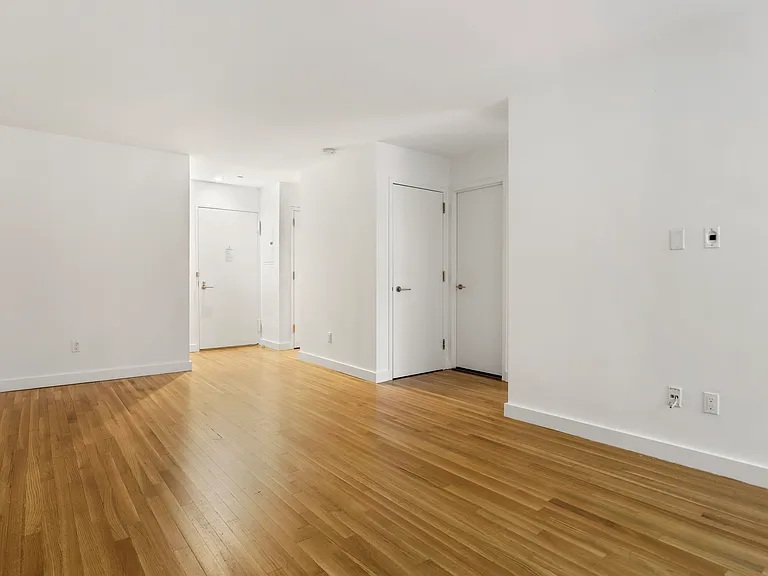 101 W 15th St #305 — Photo 3