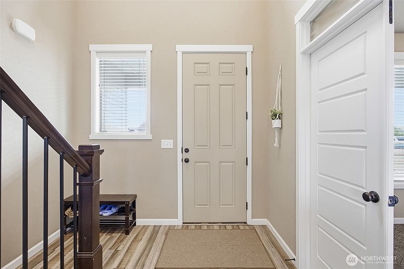 5th image of 717 L Street NE