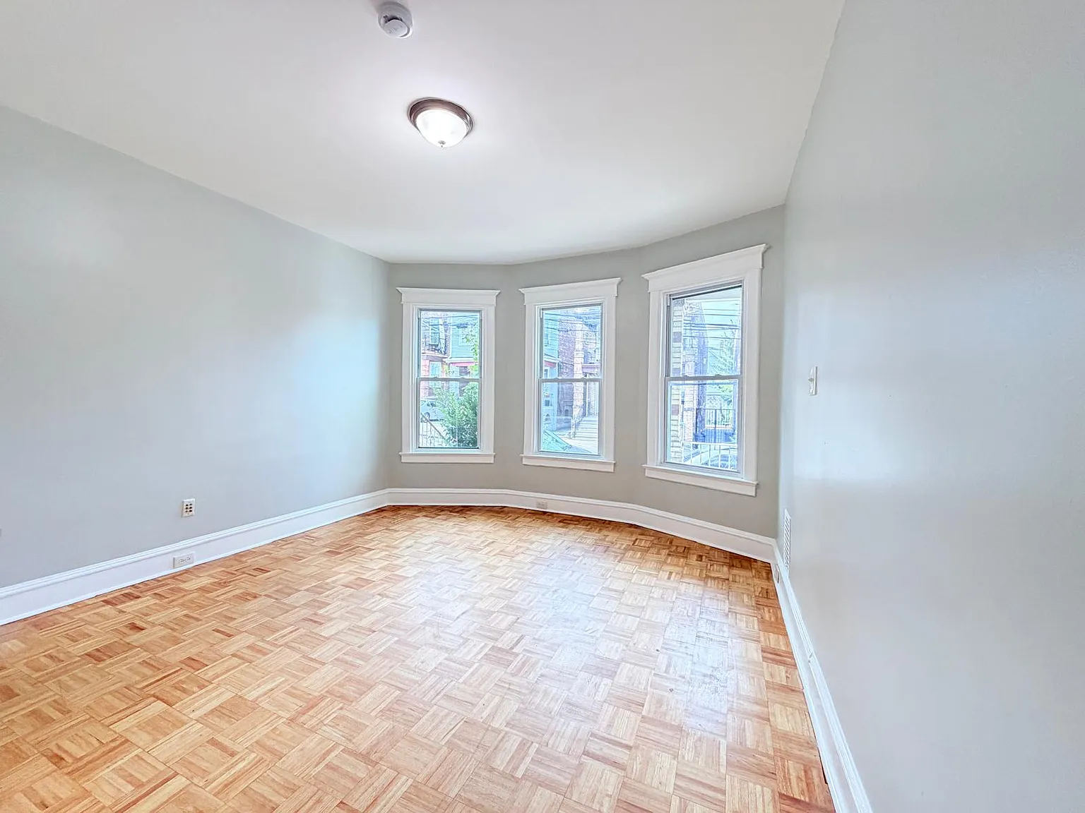 208 Grant Ave — Photo 4