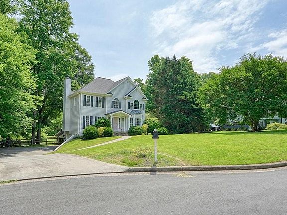 2nd image of 410 Windsor Way