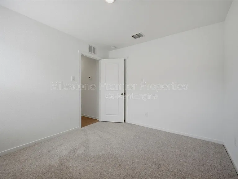 3719 Longleaf Dr — Photo 16