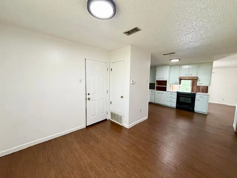 156 Lindsey Cir — Photo 3