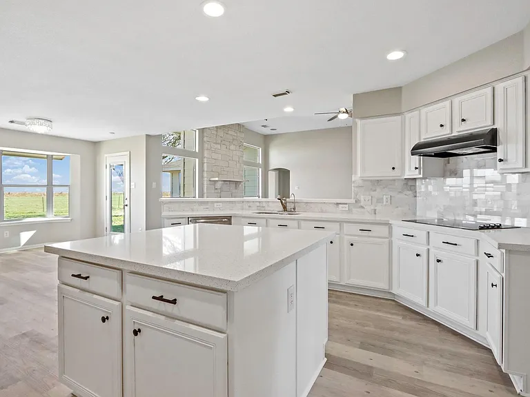 2445 Woods Rd — Photo 10