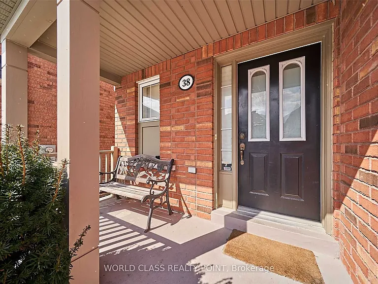 38 Tansley Cres — Photo 2
