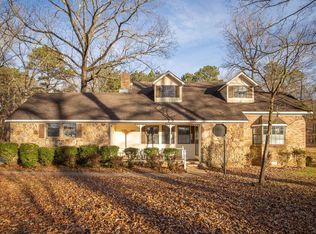 950 Lakeview Ln, Tuscumbia, AL 35674