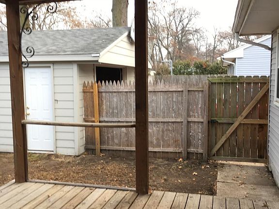 BACK YARD WITH DECK