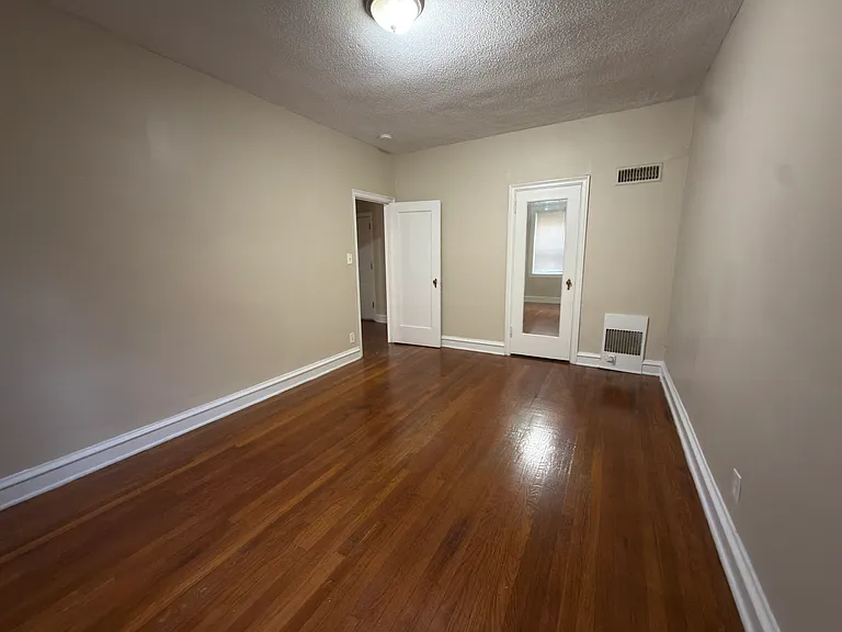 330 Laurel St #212 — Photo 7