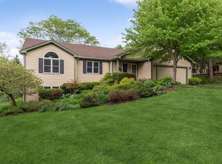 1211 Cardinal Dr, Algonquin, IL 60102