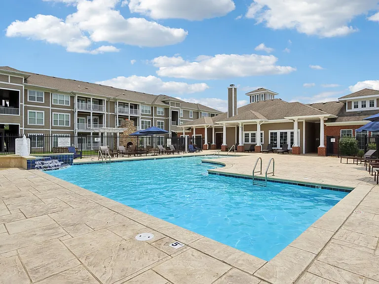 Burkart Crossing Apartments — Photo 41