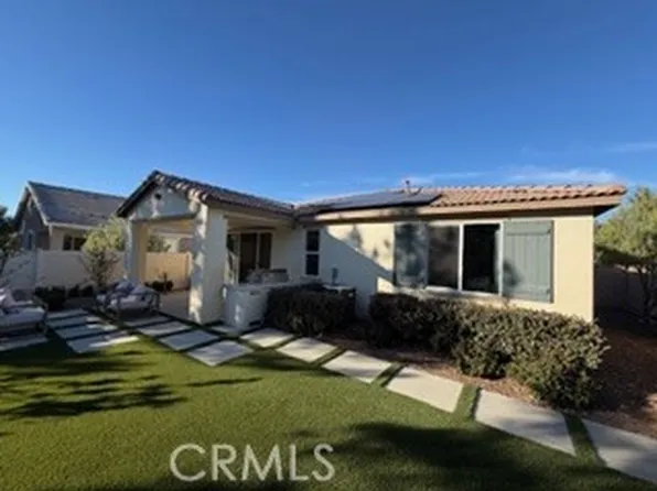 321 Knotgrass St, Hemet, CA 92543