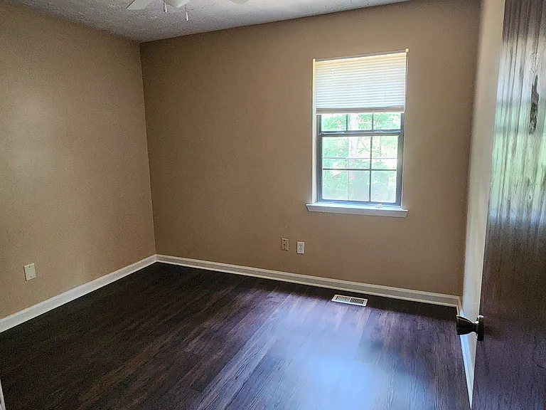 1045 Lombardy Way — Photo 7