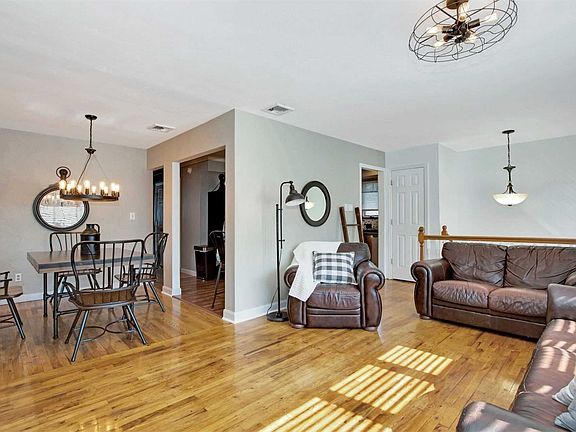 5th image of 51 Fulton St