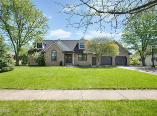 827 Abbey Ln, Findlay, OH 45840