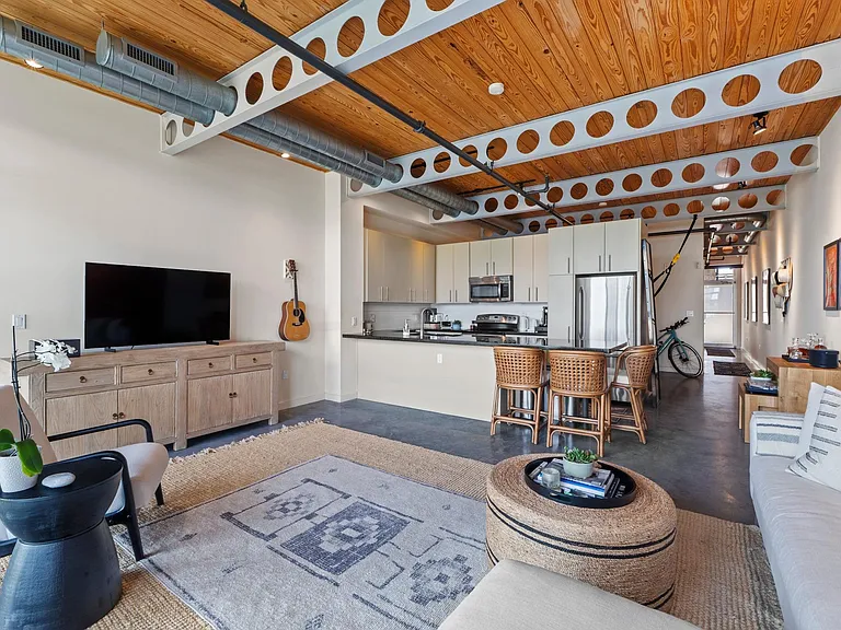 1401 Eva St #402 — Photo 8