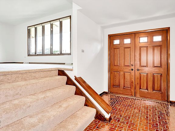 5th image of 9156 Windsor Dr