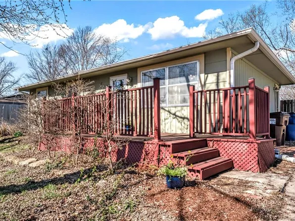 2727 Rawhide Ln, Lawrence, KS 66046