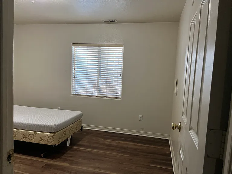 728 E Sunshine Ln — Photo 6