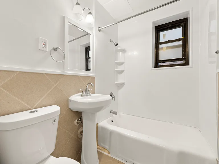 107 1/2 New St #103 — Photo 7