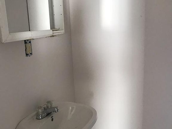 2nd image of 232 Mill St