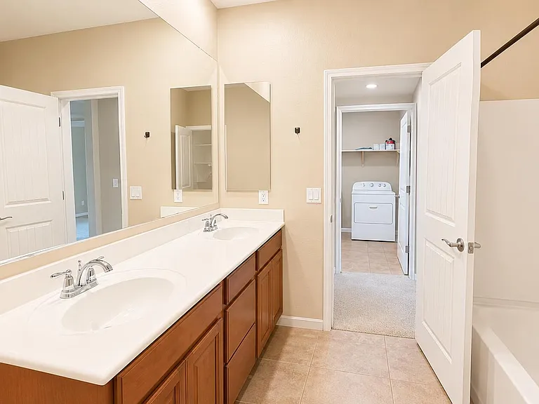 277 N Jesse St — Photo 17