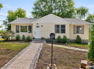 1 Gorge Dr, Haskell, NJ 07420